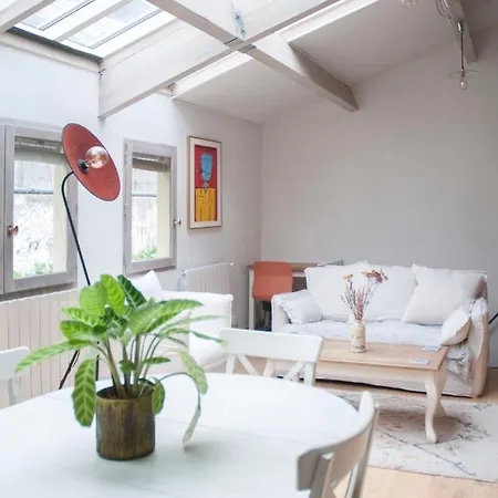 Nice 50 M For 2 With Private And Atypical Terrace